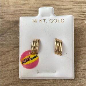Vintage 14 KT Gold Earrings Studs NWT .5 g